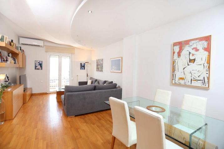 CitySoul Apartment with Balcony