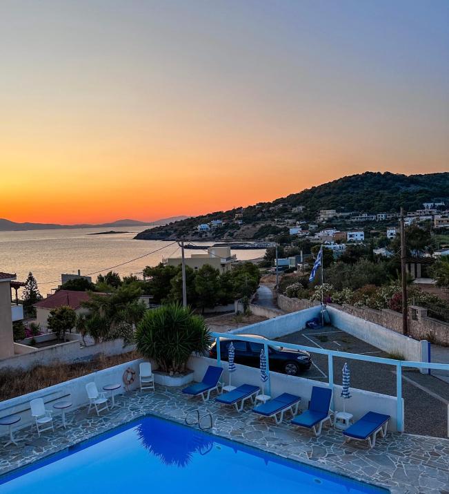 Blue Dolphin Studios and Apartment