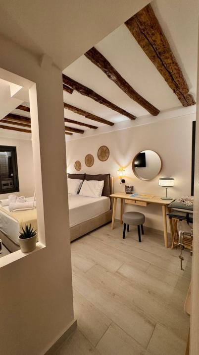 Akonelia - chora center