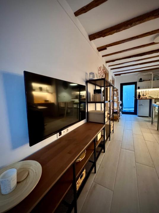 Akonelia - chora center