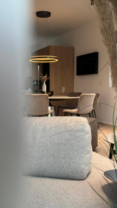 ARYVE Boutique Villa mit Akropolis- und Meerblick, Infinity-Pool und Designer-Interieur