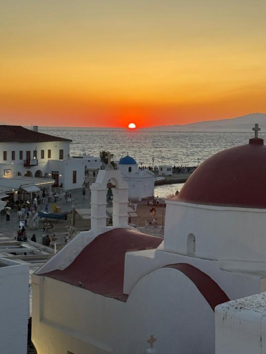 Mr & Mrs Mykonos The Residence