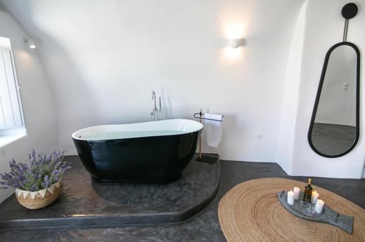 Luxury Santorini Villa Villa Elysian Dyo Private Hot Tub Air Conditioning