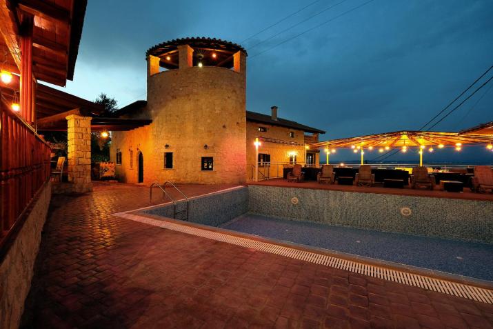 Diamond Suites