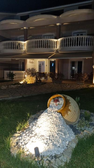 Marathon Studios & Apartments