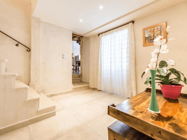 Villa Callisto- Elegant Restored Villa with Pool