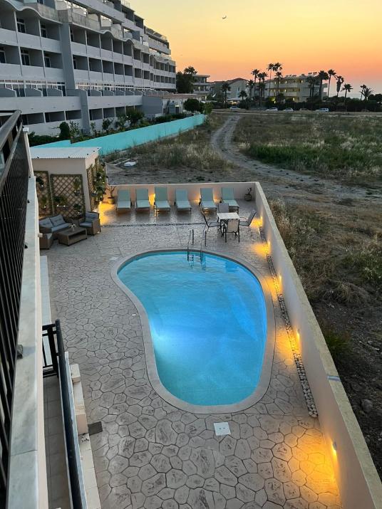 White&Blue Beachfront Luxury Suite