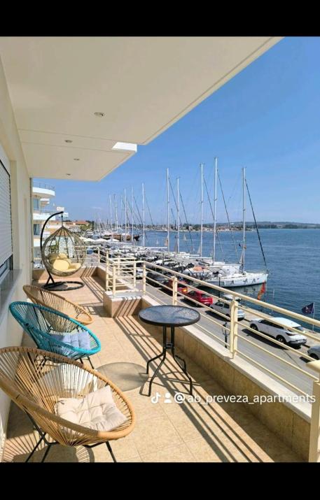 AB Preveza Apartments-15 Meters Over the Sea Attic & Alexander's the Great Executive Suite