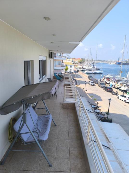 AB Preveza Apartments-15 Meters Over the Sea Attic & Alexander's the Great Executive Suite