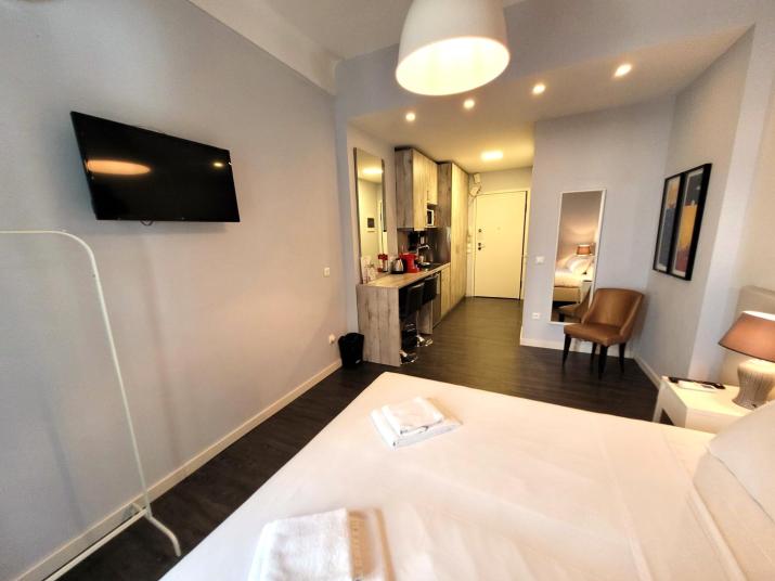 Nephele by Casa D'Oro