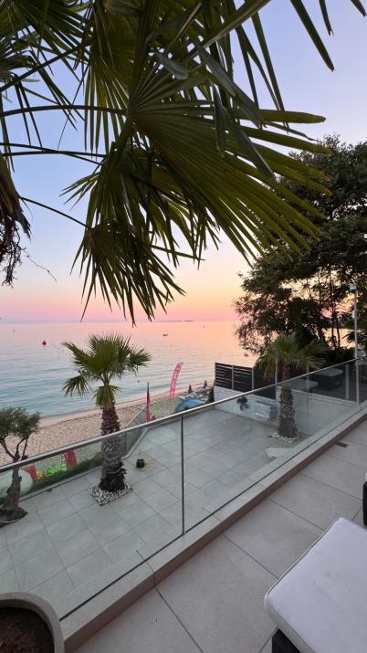 Infinity Beach House by KLV