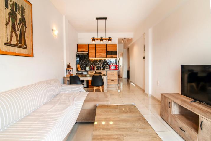 ACROPOLIS CASA Historic Centre Top Floor Elegant Stylish Retreat 150m to Metro & Attractions