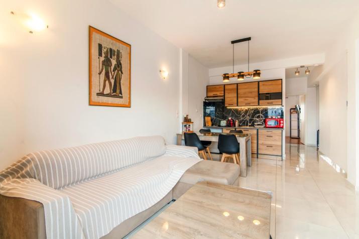 ACROPOLIS CASA Historic Centre Top Floor Elegant Stylish Retreat 150m to Metro & Attractions