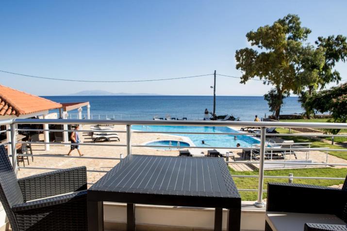 Blue Waves Luxury Suites by the Sea
