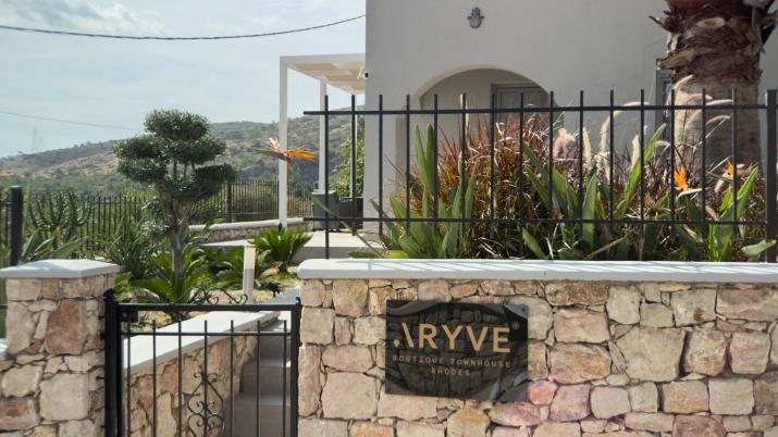 ARYVE Townhouse Rhodos mit Akropolis- und Meerblick sowie Jacuzzi und tollen Sonnenterrassen und Garten