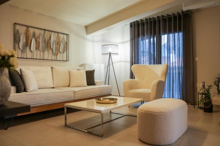 Rock State View - Unique Overlooking Meteora Flat