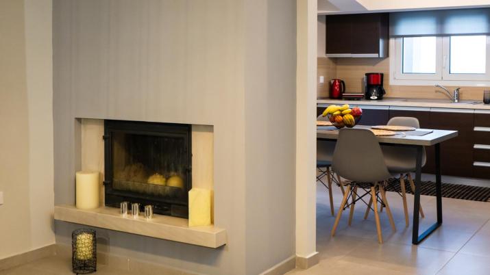 Rock State View - Unique Overlooking Meteora Flat