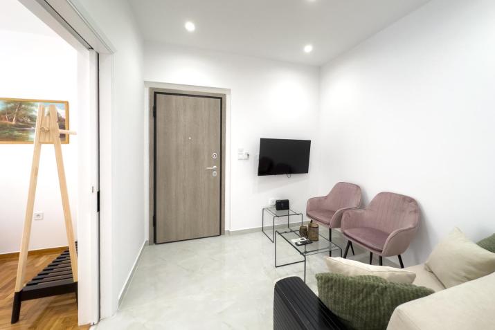 Eclectic Moonstone apartment in Athens