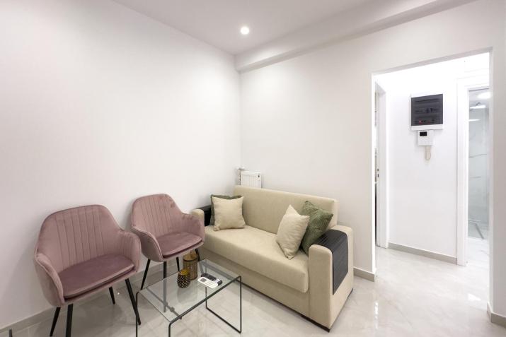 Eclectic Moonstone apartment in Athens