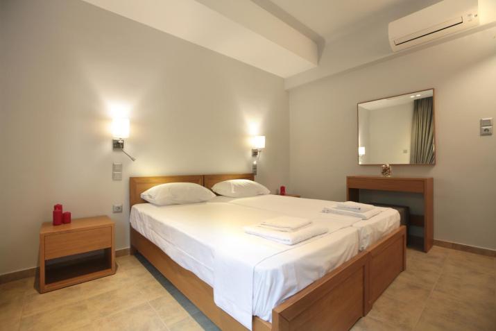 Meni Apartments