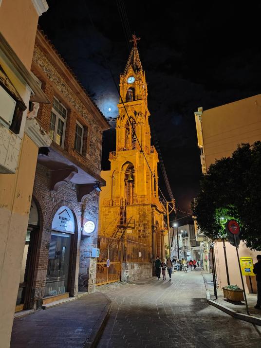 Small studio in a perfect spot!