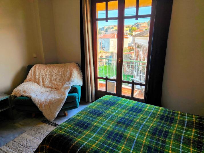 Small studio in a perfect spot!