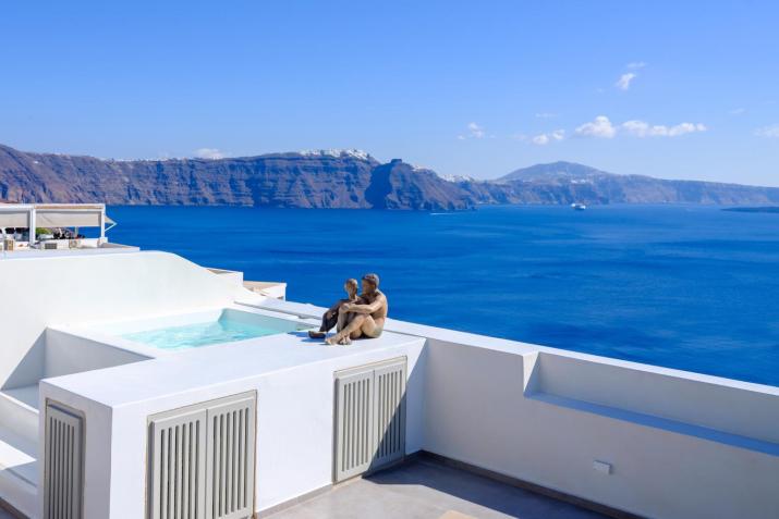 Oia Treasures Art Suites