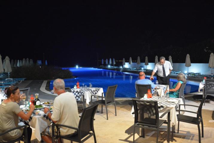 Zorbas Beach Hotel