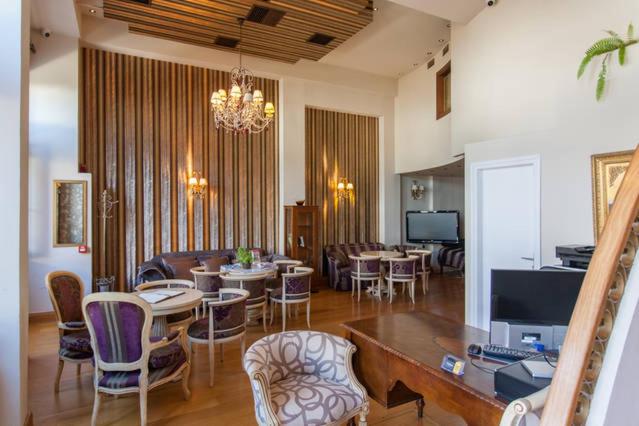 Civitas Suites Hotel