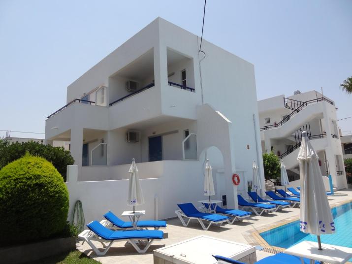 Michalis Studios & Apartments