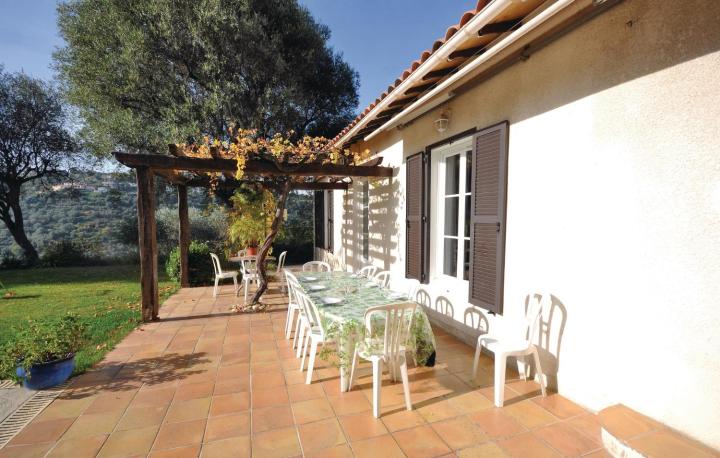 Stunning home in Nice with WiFi, Private swimming pool and Outdoor swimming pool