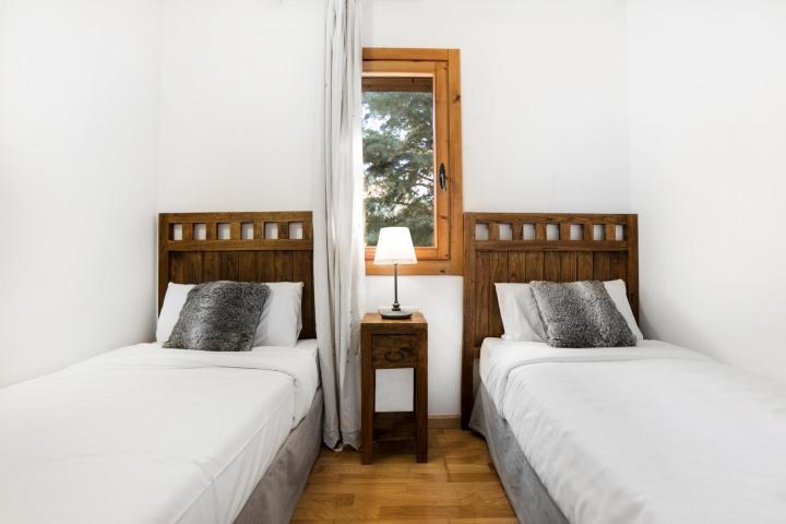 Esquirol Apartments