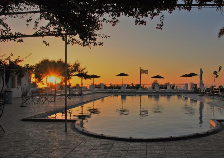 Santorini Camping & Hostel