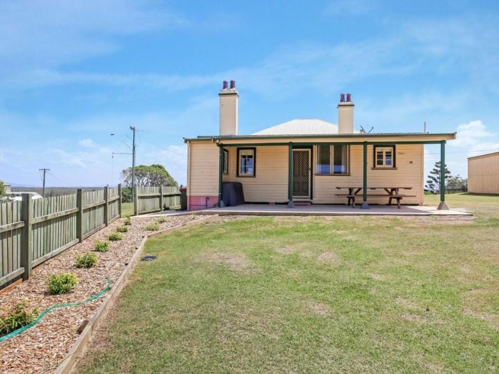 Yamba Pilot Cottage 2 - pets welcome - close to beach