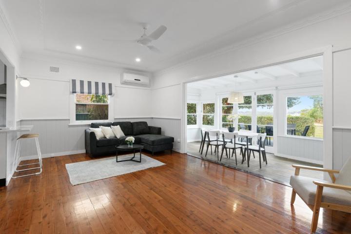 CHARMING COTTAGE BY THE WATER / WOY WOY