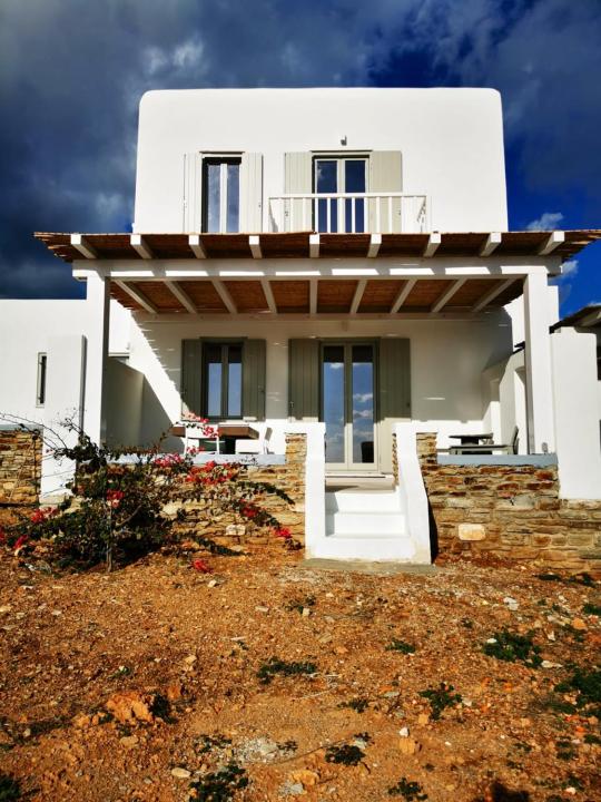 One bedroom appartement with sea view and enclosed garden at Antiparos 1 km away from the beach