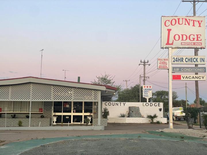 County Lodge Motor Inn