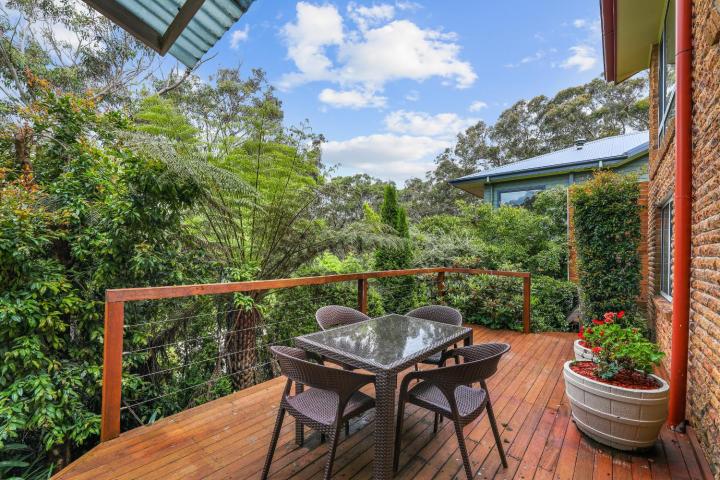 BLUE MOUNTAIN'S CHARM / WENTWORTH FALLS
