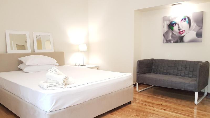 Errathens Vanilla Apartment - Athens Center — отель с удобствами в Афины