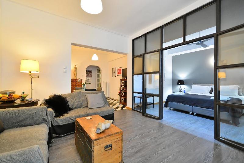 Plaka Elegant Apartment — отзывы гостей и цены