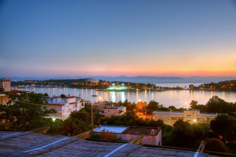 Vouliagmeni Stylish Homes by BluPine — комфортный отель в Афины