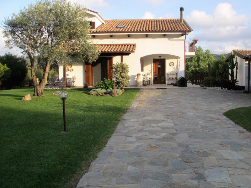 Casa Gaia a Olmedo - Eco-Appartamento con Ampio Giardino