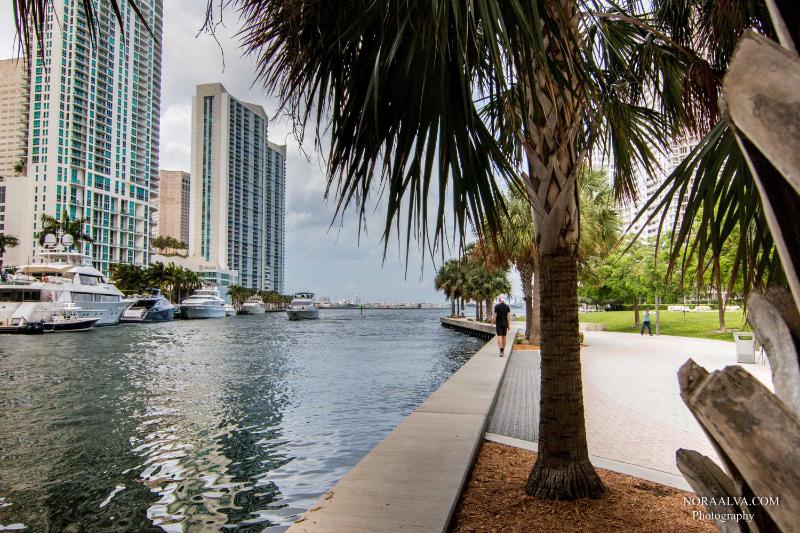 LUXURY 5-STAR CONDO @47TH floor in Icon Brickell ! — комфортный отель в Майами