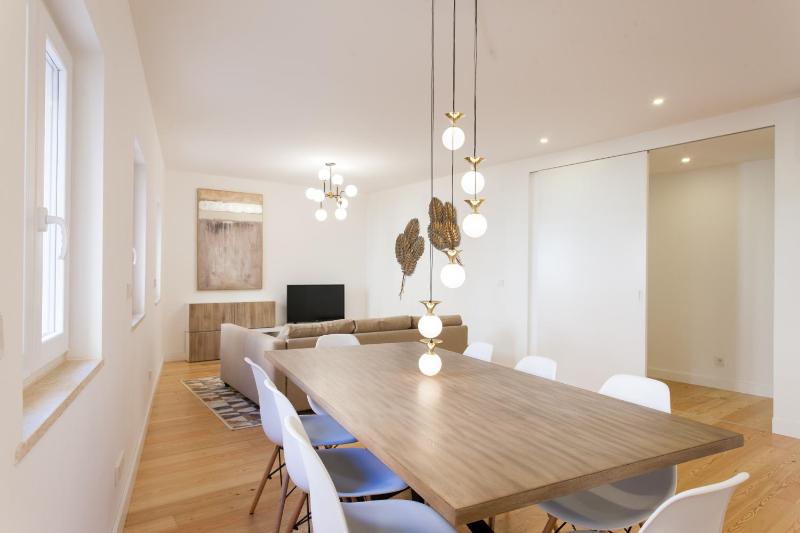 Mouraria Blue Three-Bedroom Apartment w/ Parking - by LU Holidays — отель с удобствами в Лиссабоне