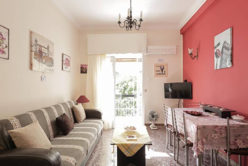 KOKONI APARTMENTS AMBELOKIPI, ATHENS — отель с удобным расположением в Афины
