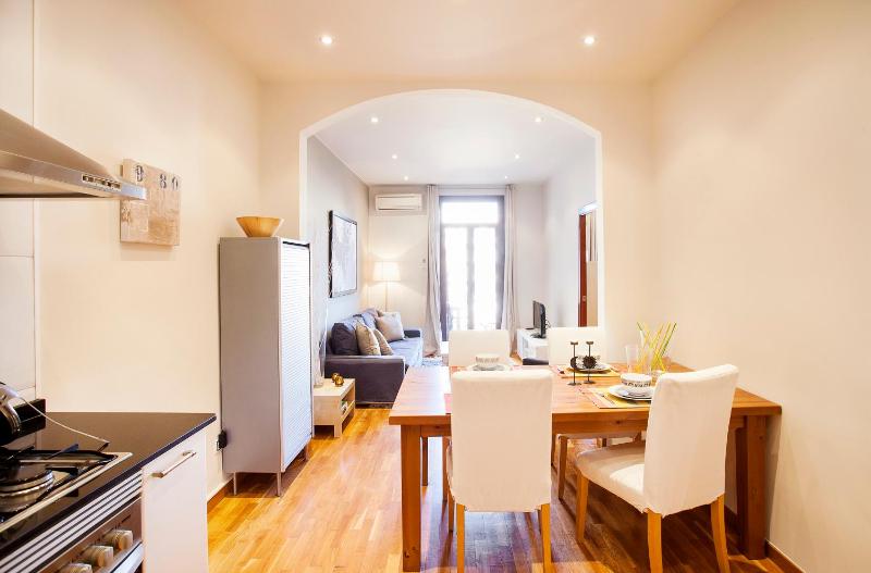 Apartments Barcelona & Home Deco Viladomat — отель с удобствами в Барселоне