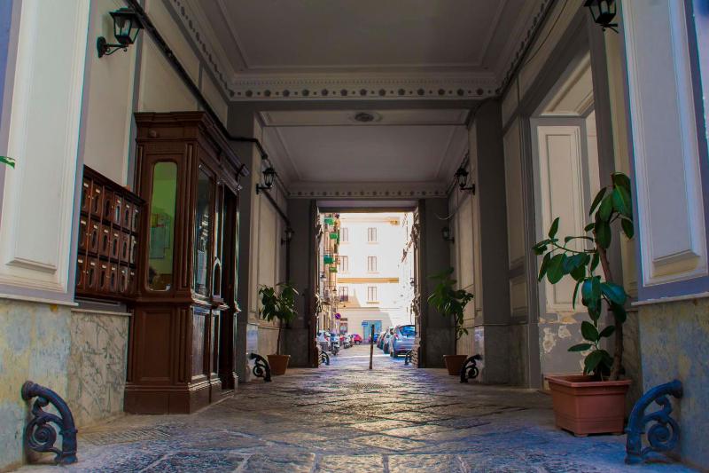 La Casa nel Borgo — отель в Неаполе, Италия