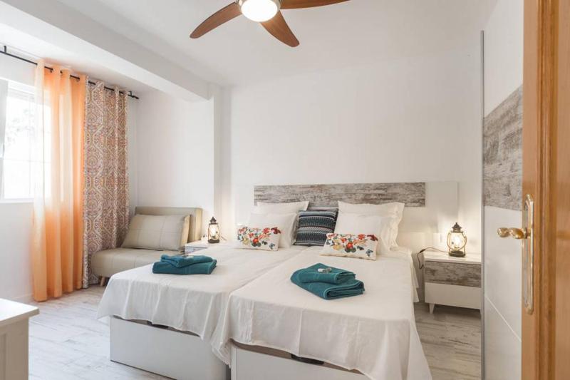Laura Sea View Apartment — отель с удобствами в Валенсии