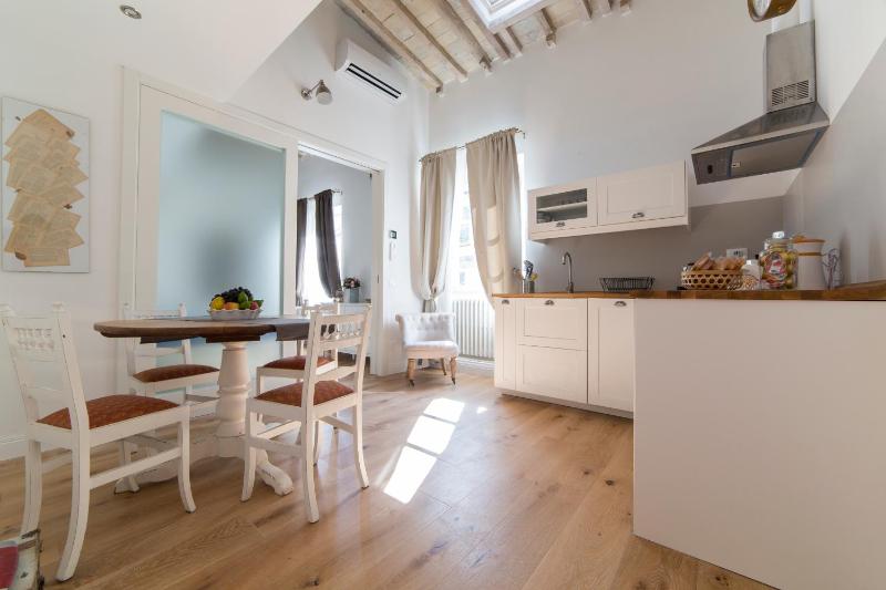 Central Station Lovely apartment — отель в Флоренции, Италия