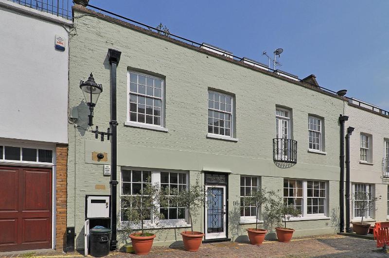 Ennismore Mews 5 — отель в Лондоне, Соединенное Королевство